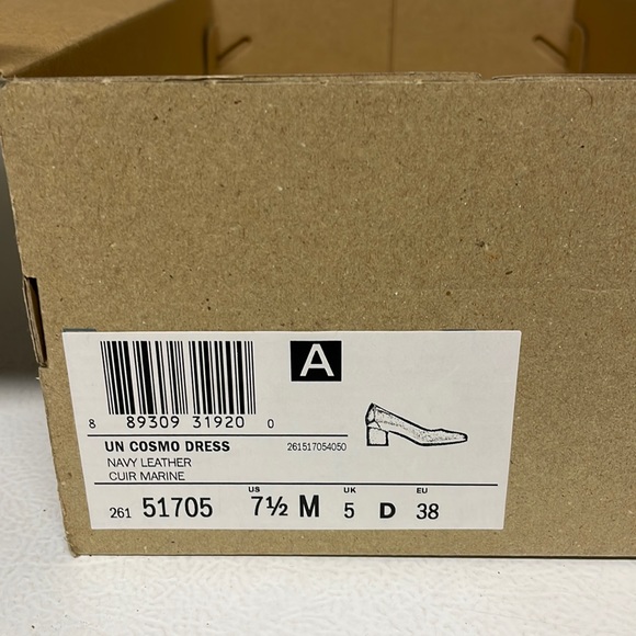 Navy leather Clarks pumps 7.5 - Picture 2 of 5